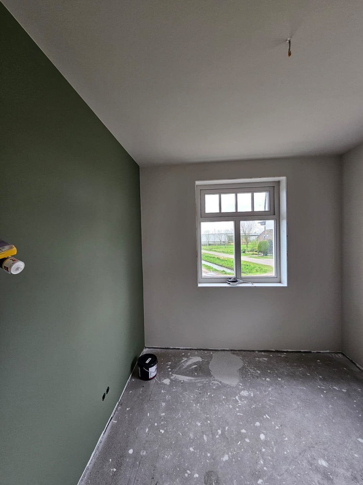 Haal buiten naar binnen met een sfeervolle groene accentwand 3/3