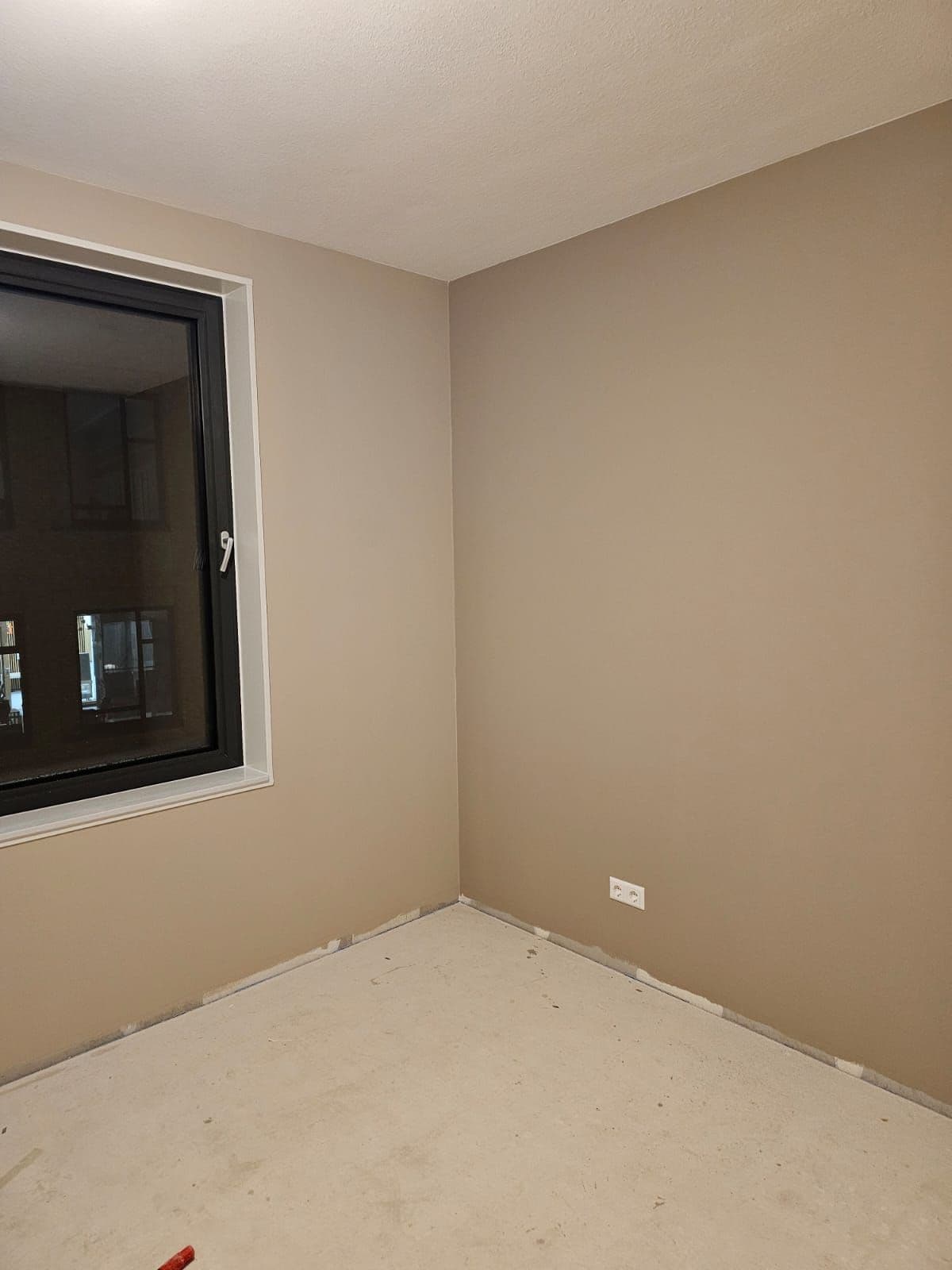 Warme elegantie: renovlies in een sfeervolle taupe-finish 4/4